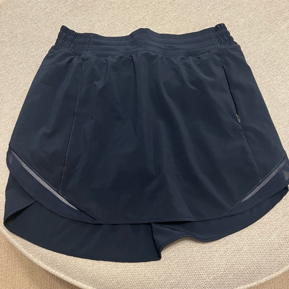 LULULEMON HOTTY HOT SKORT Size: 8 - NAVY